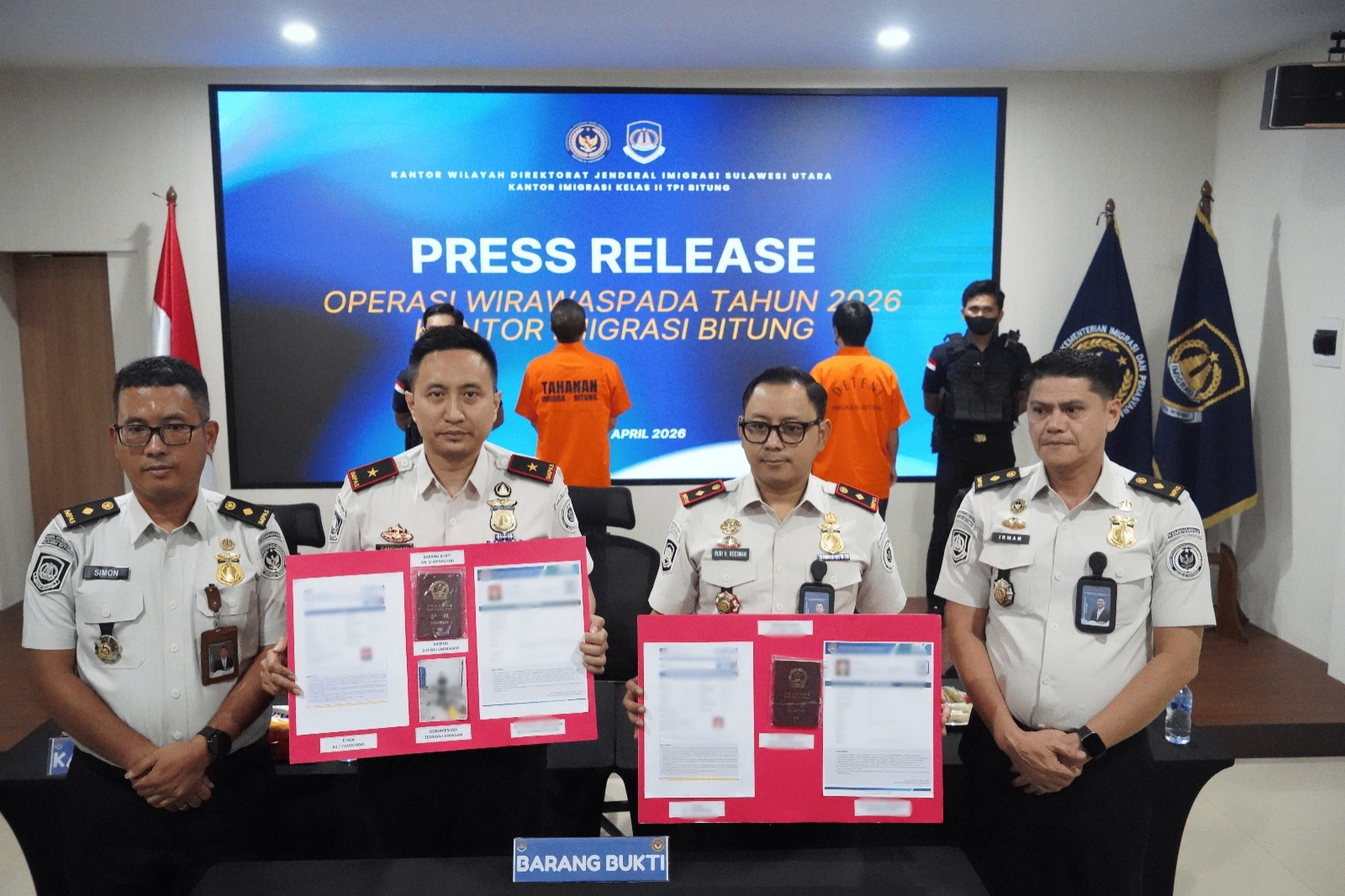 Dua WNA terindikasi Penyalahgunaan Izin Tinggal,  Kakanwil Imigrasi Sulut Pimpin Press Release Hasil Operasi Wirawaspada di Bitung